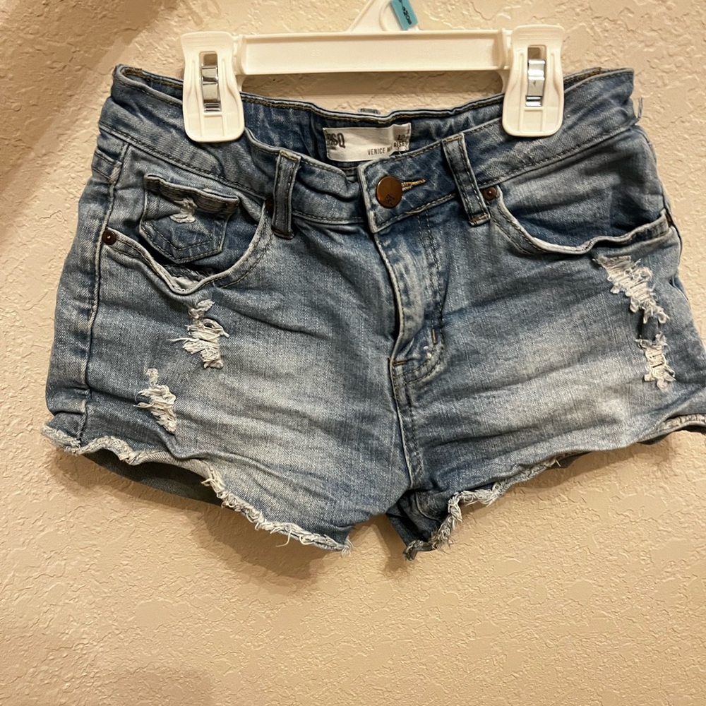 girls ripped jean shorts